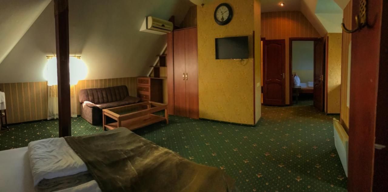 Pivdenna Brama Khmelʼnytsʼkyy Buitenkant foto